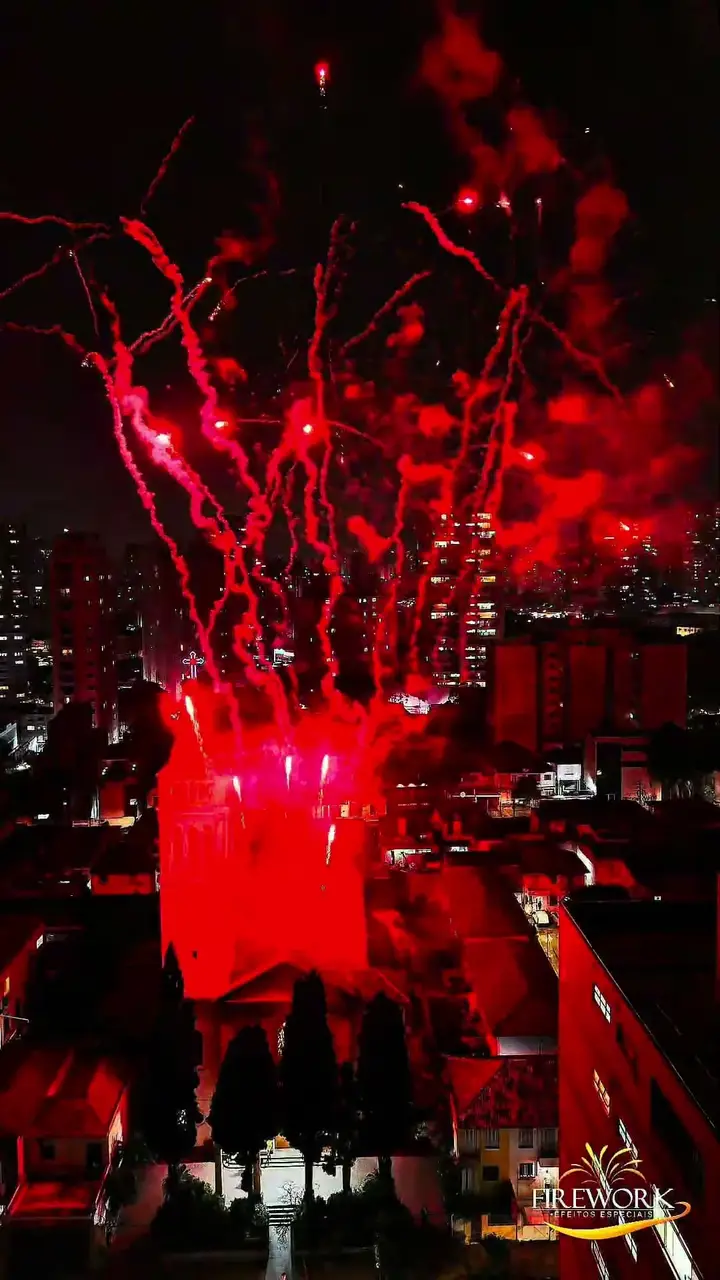 Fogos no evento Casamento na Igreja Cristo Rei